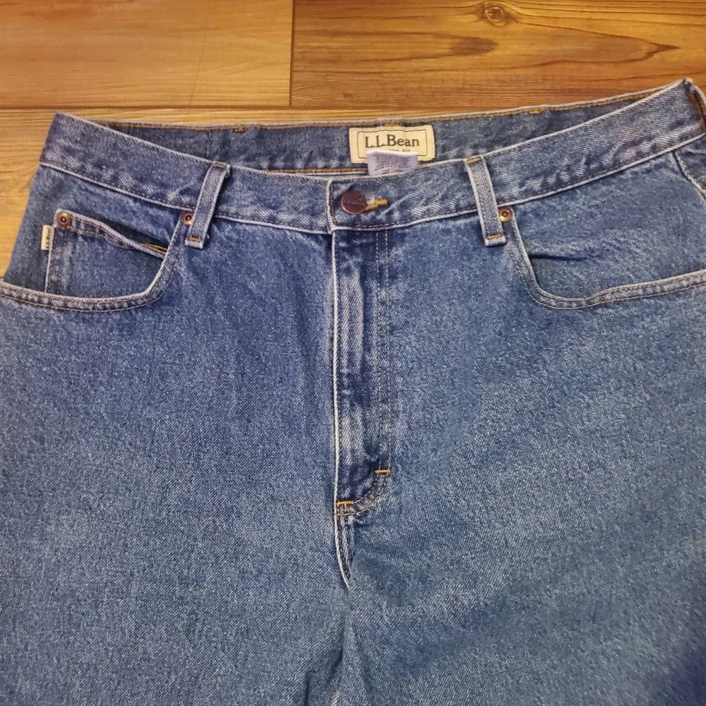 LL Bean Relaxed Fit Jeans Mens 35x32 Medium Wash Straight Leg Denim 134770